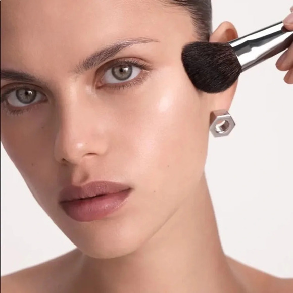 Burberry Other - Burberry – Fresh Glow Highlighter
